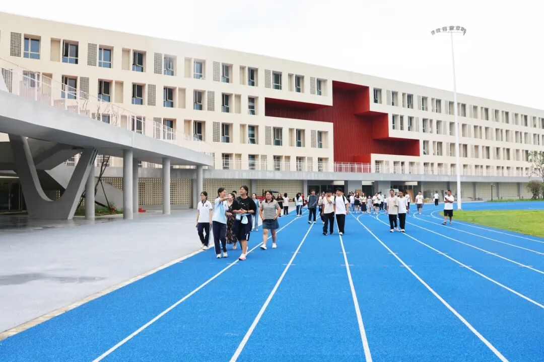 20260824绵竹中学初中部（城东校区）打破空间壁垒 点亮育人新篇@罗天琪_12.jpg