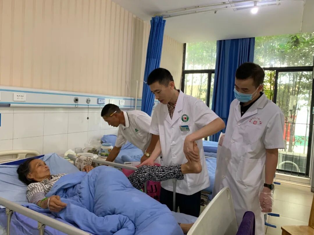 下派我院康复科于占东到土门卫生院.jpg