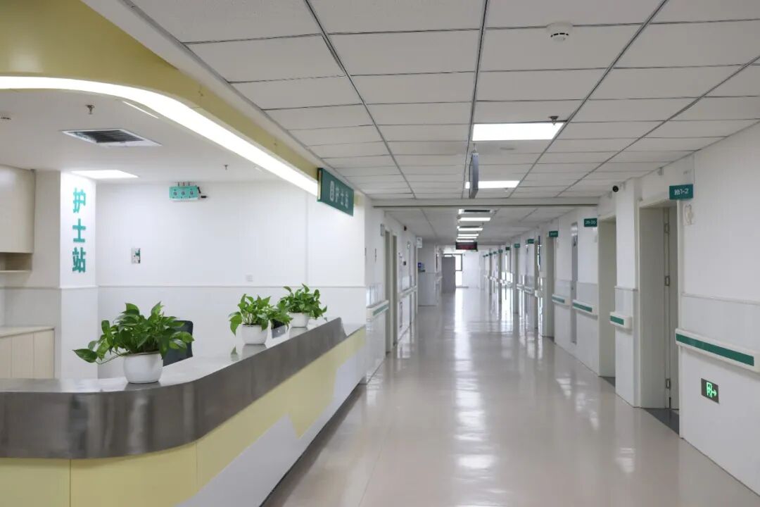 绵竹市人民医院第二住院大楼.jpg